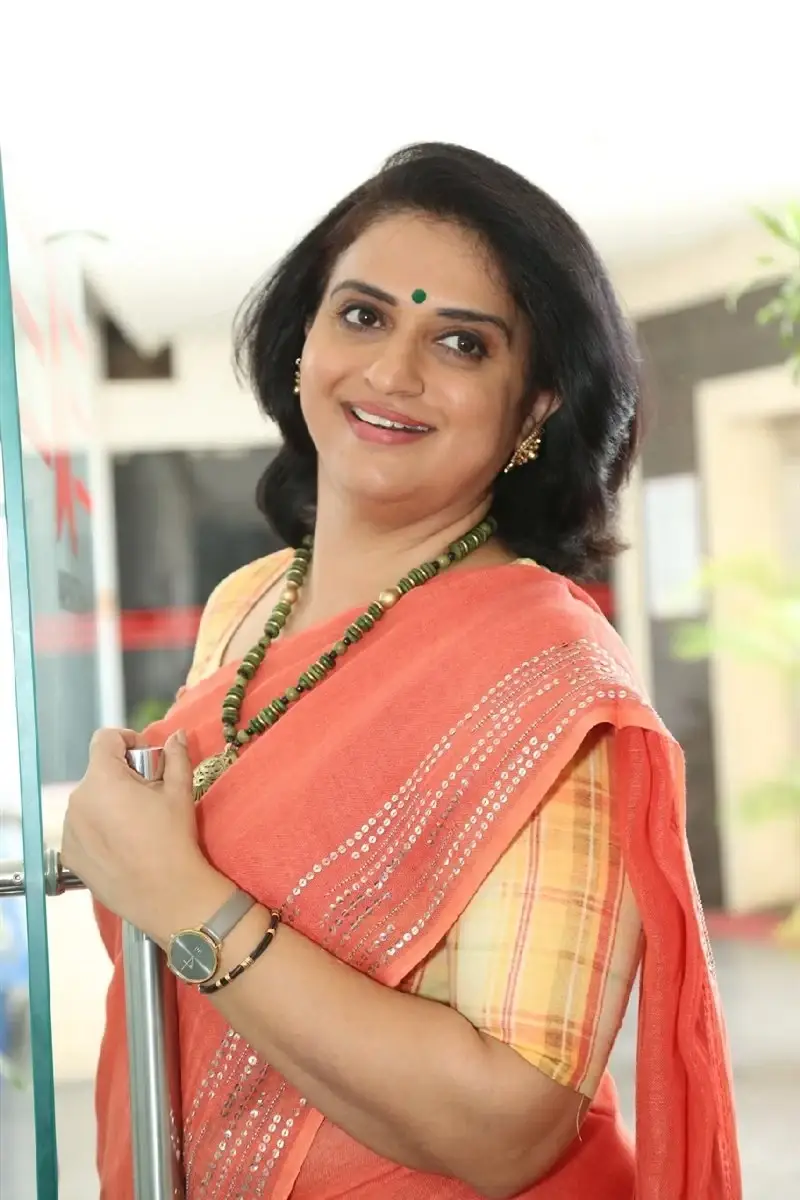 TELUGU ACTRESS PAVITRA LOKESH IN ORANGE SAREE 5